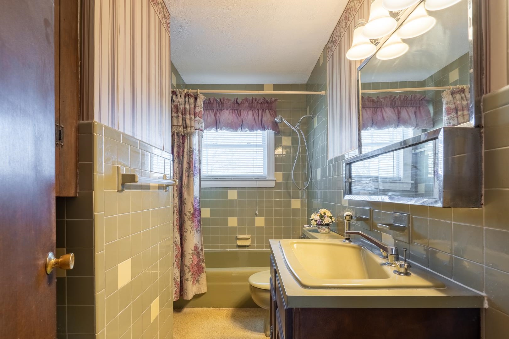 446 Mammoth Road Manchester, NH 03103 - Photo 33 of 38