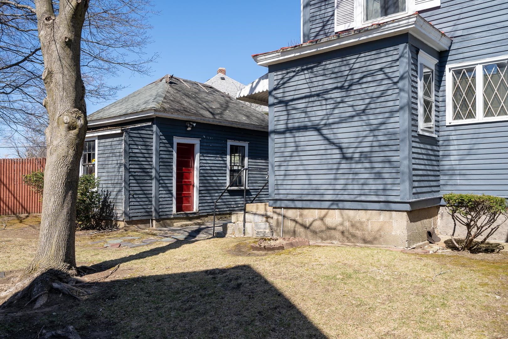 446 Mammoth Road Manchester, NH 03103 - Photo 5 of 38