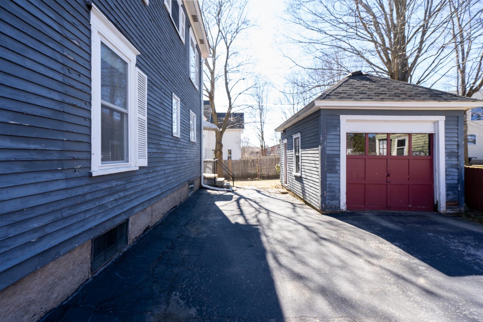 446 Mammoth Road Manchester, NH 03103 - Photo 8 of 38