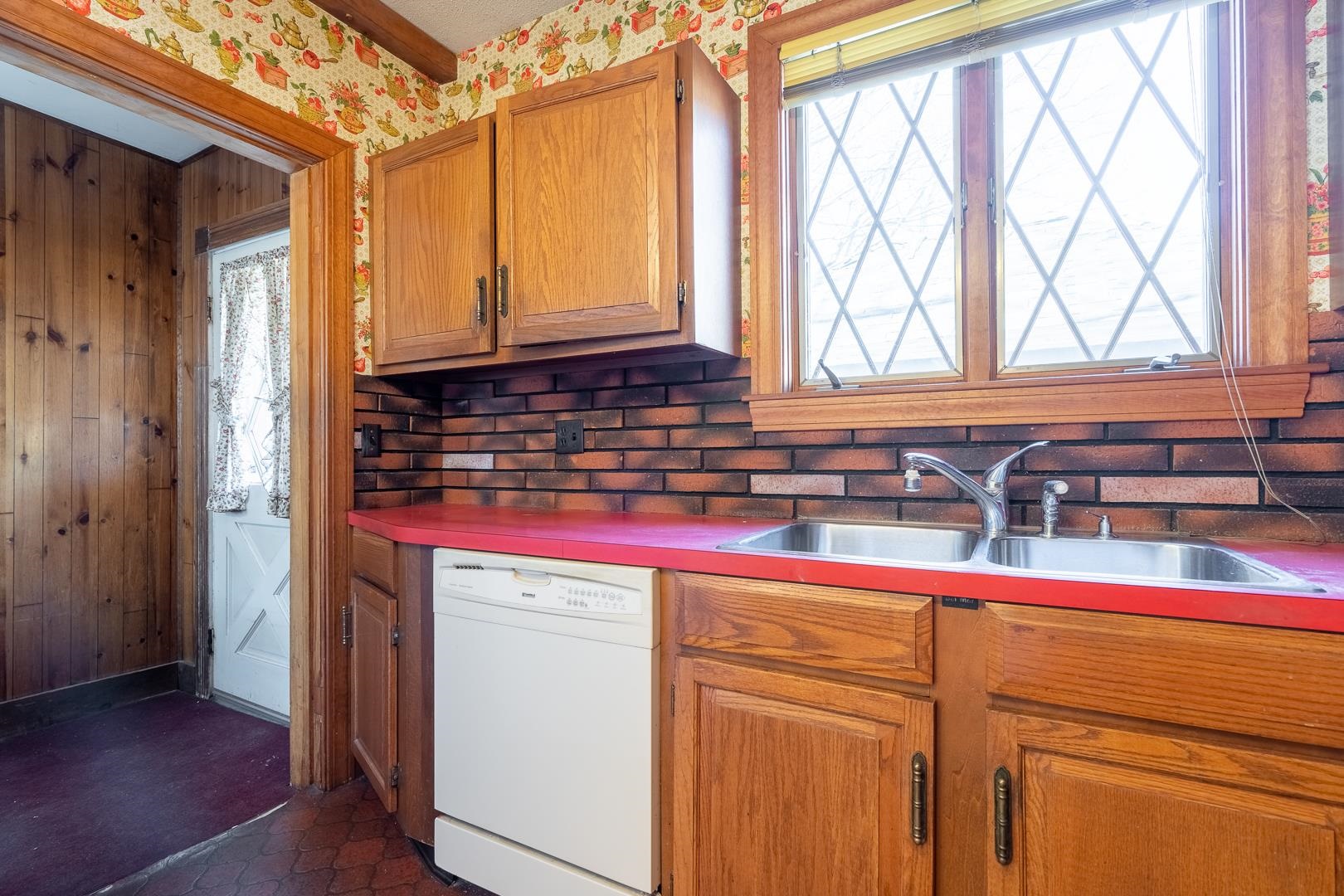 446 Mammoth Road Manchester, NH 03103 - Photo 9 of 38
