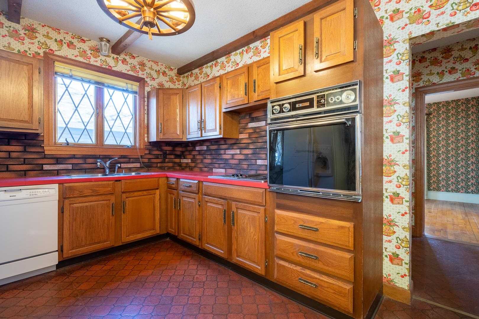 446 Mammoth Road Manchester, NH 03103 - Photo 10 of 38