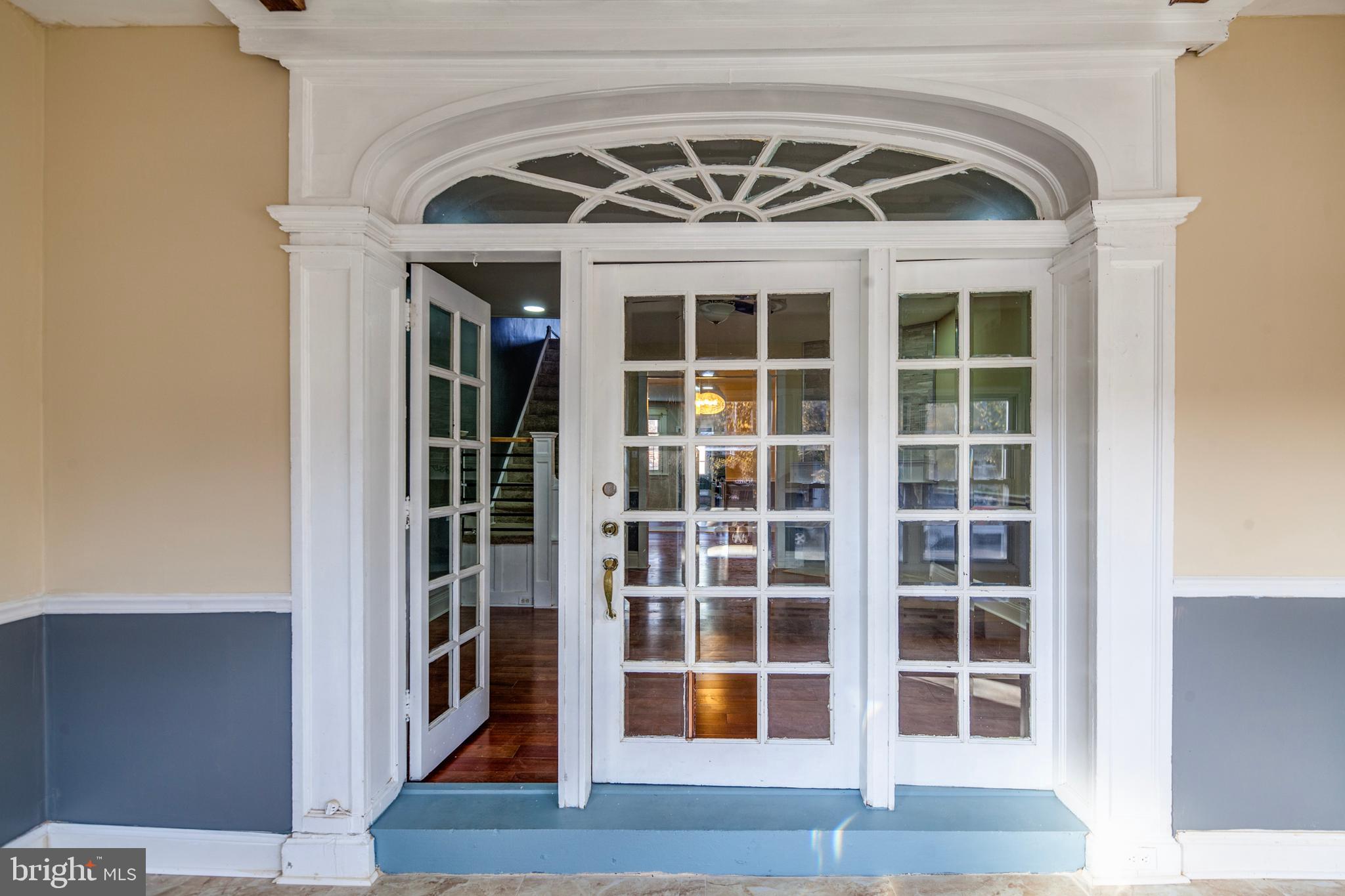 5750 North 5th Street Philadelphia, PA 19120 - Photo 6 of 21 Enclosed Front Porch Entryway