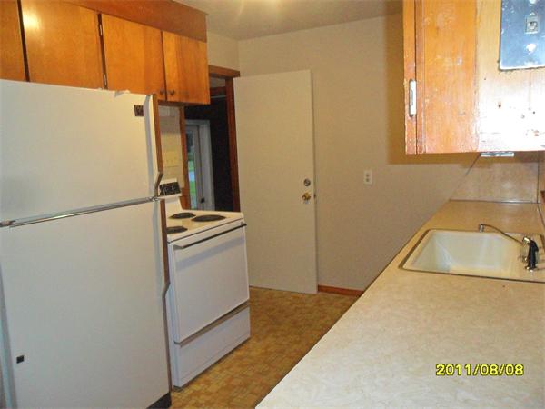 99 Mayher Street Springfield, MA 01104 - Photo 4 of 10 a utility room with dryer and washer