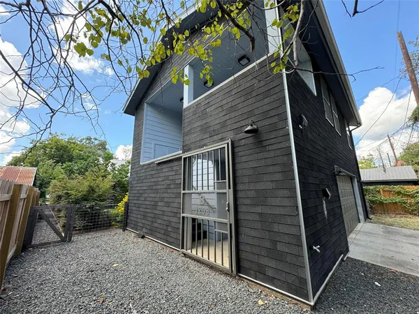 $1,790 | 1208 East 2nd Street, Unit B, Austin, TX 78702