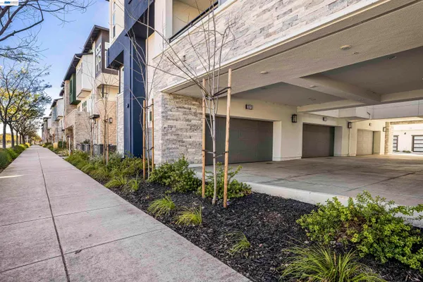 $1,199,000 | 5767 Iron Horse Parkway, Unit D, Dublin, CA 94568