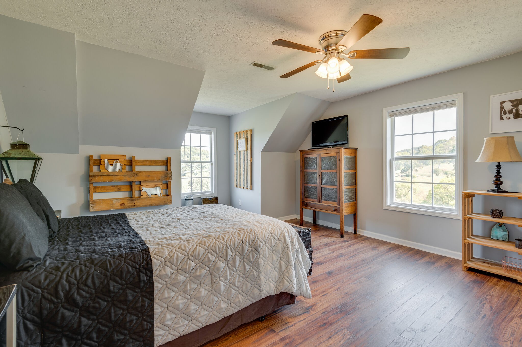 1549 Center Star Road Columbia, TN 38401 - Photo 33 of 50 a bedroom with a bed and a window with the outer view