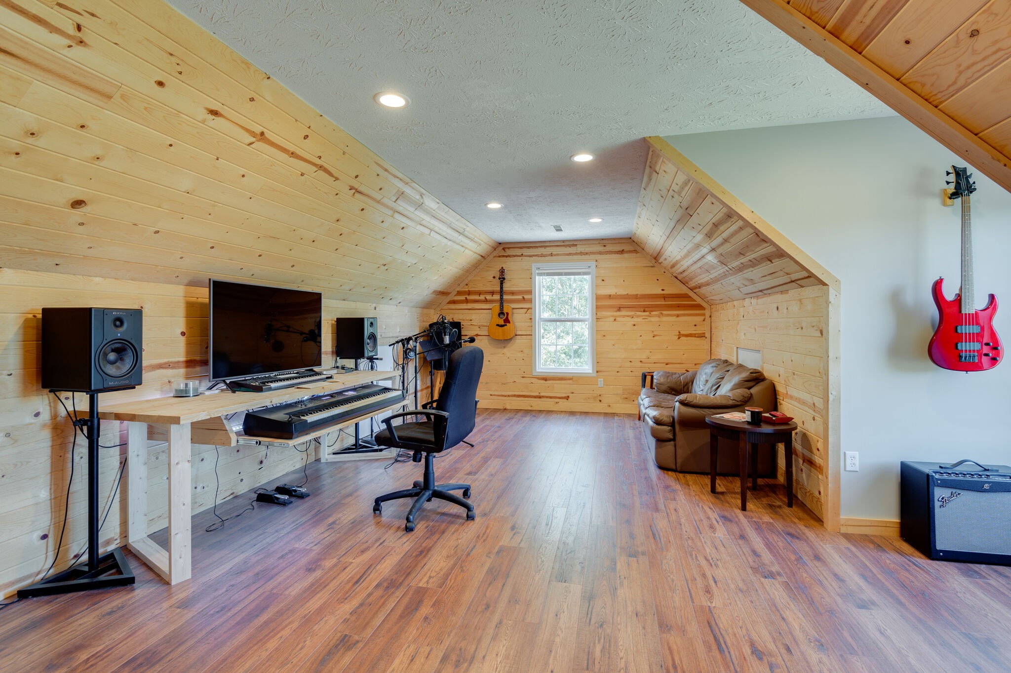 1549 Center Star Road Columbia, TN 38401 - Photo 38 of 50 a workspace with furniture hardwood and a workspace