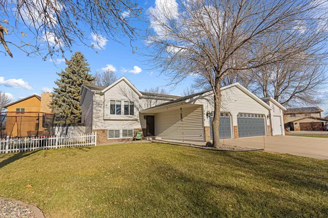 $350,000 | 2918 Village Green Drive, Moorhead, MN 56560