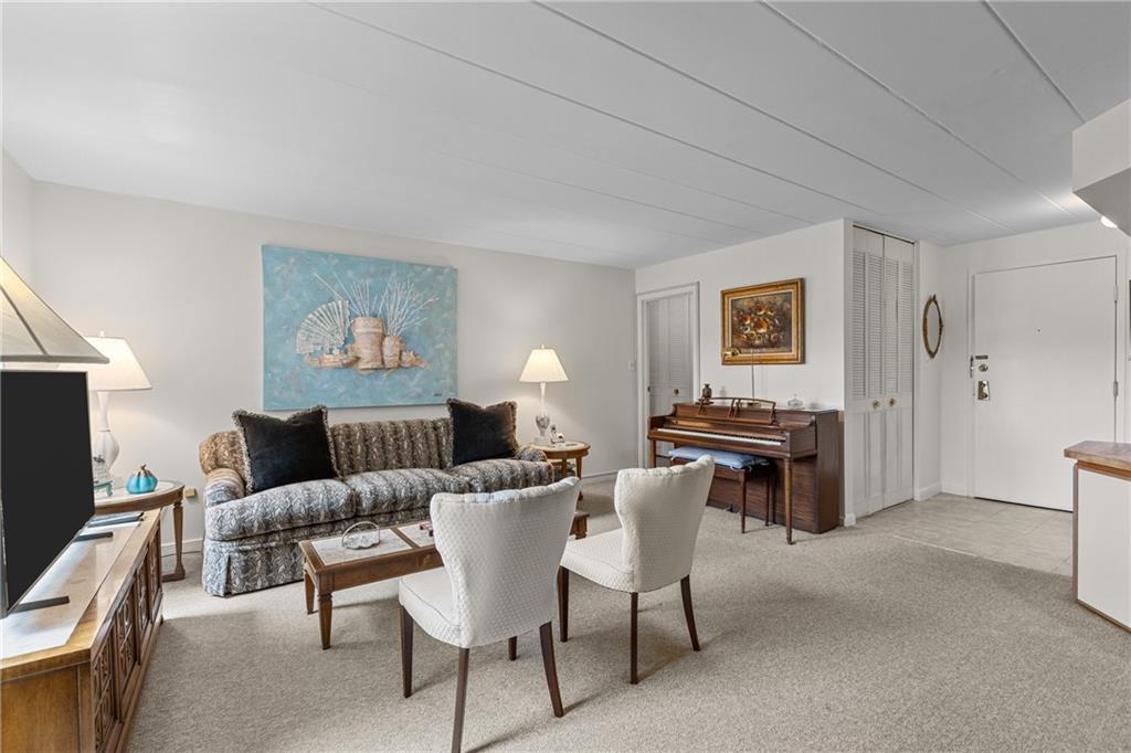 5 Bayard Road, Unit 307 Pittsburgh, PA 15213 - Photo 4 of 20 a living room with furniture a lamp and a flat screen tv