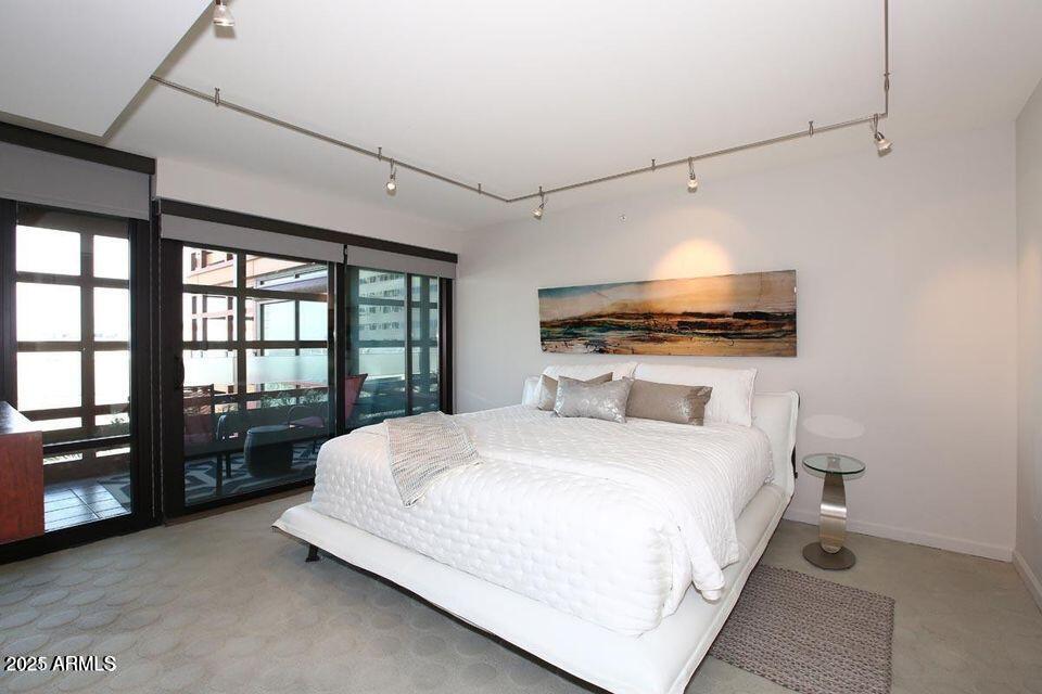 4808 North 24th Street, Unit 627 Phoenix, AZ 85016 - Photo 21 of 57 a bedroom with a large bed and a large window