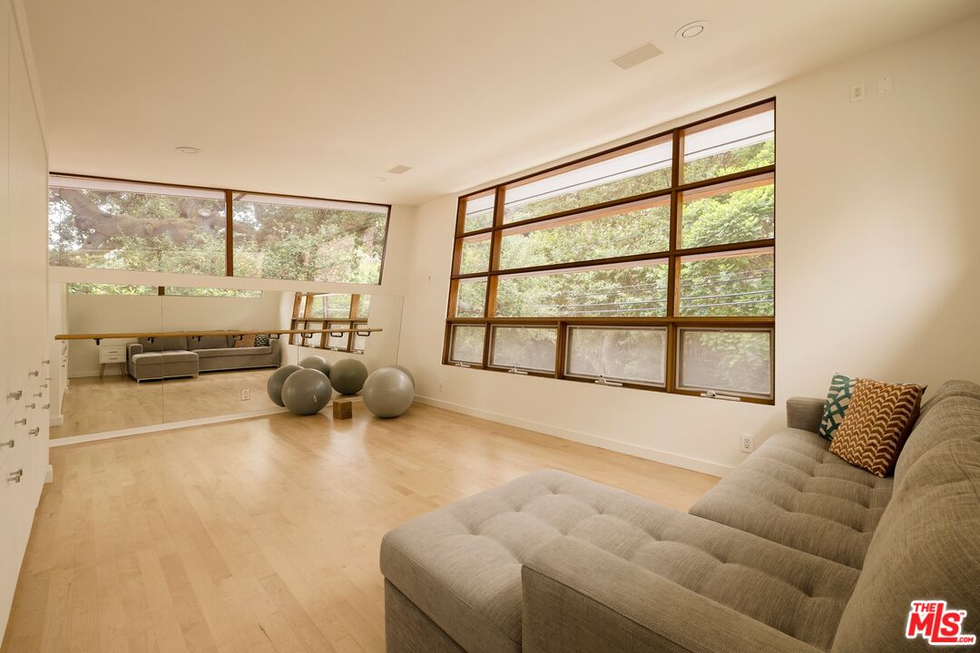 3600 Mandeville Canyon Road Los Angeles, CA 90049 - Photo 22 of 26
