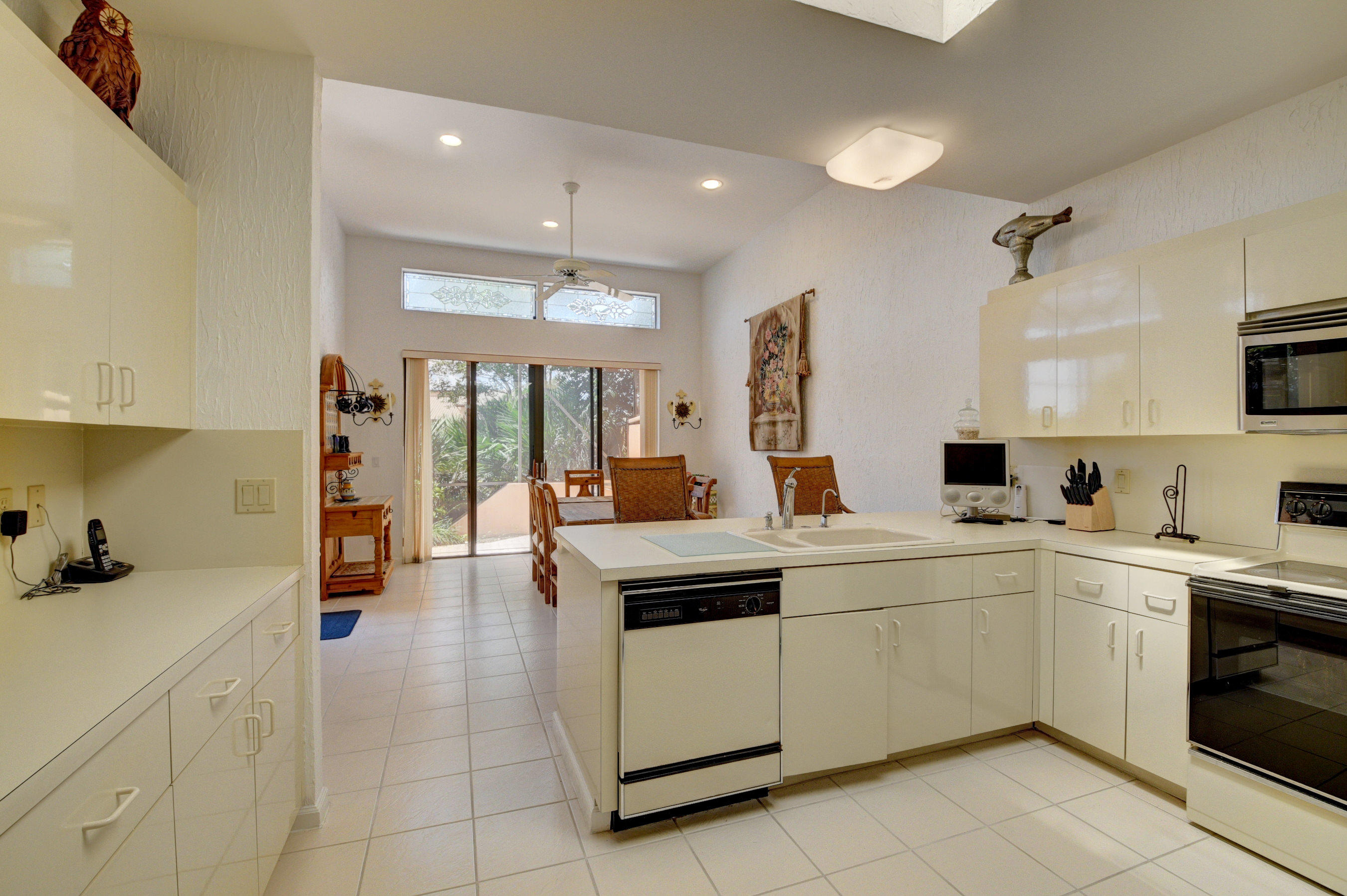 6481 Via Rosa Boca Raton, FL 33433 - Photo 19 of 41 kitchen