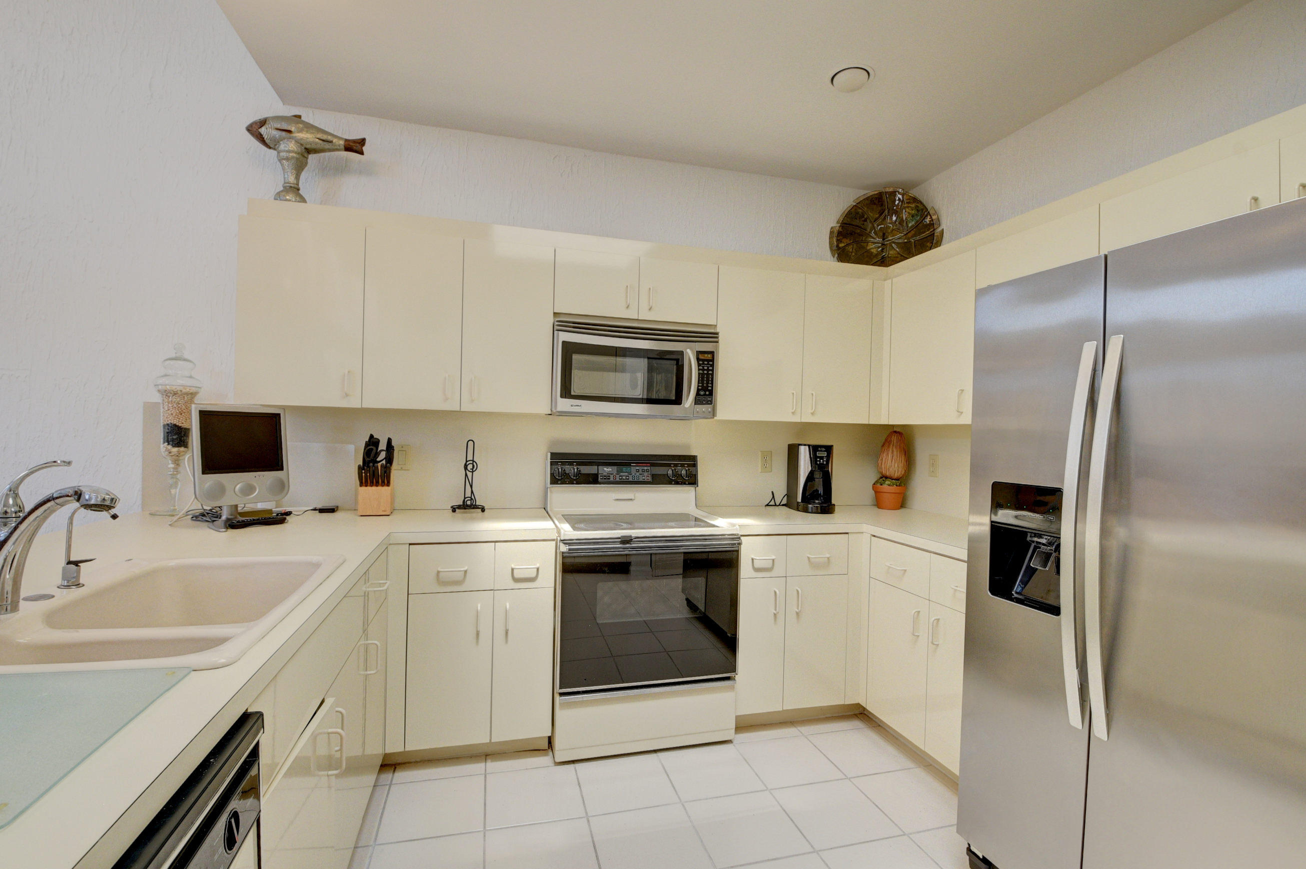 6481 Via Rosa Boca Raton, FL 33433 - Photo 20 of 41 kitchen