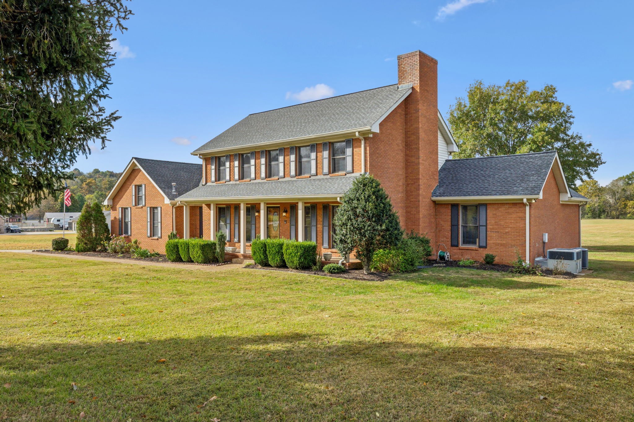7935 Old Springfield Pike Goodlettsville, TN 37072 - Photo 4 of 82 a front view of a house with a yard