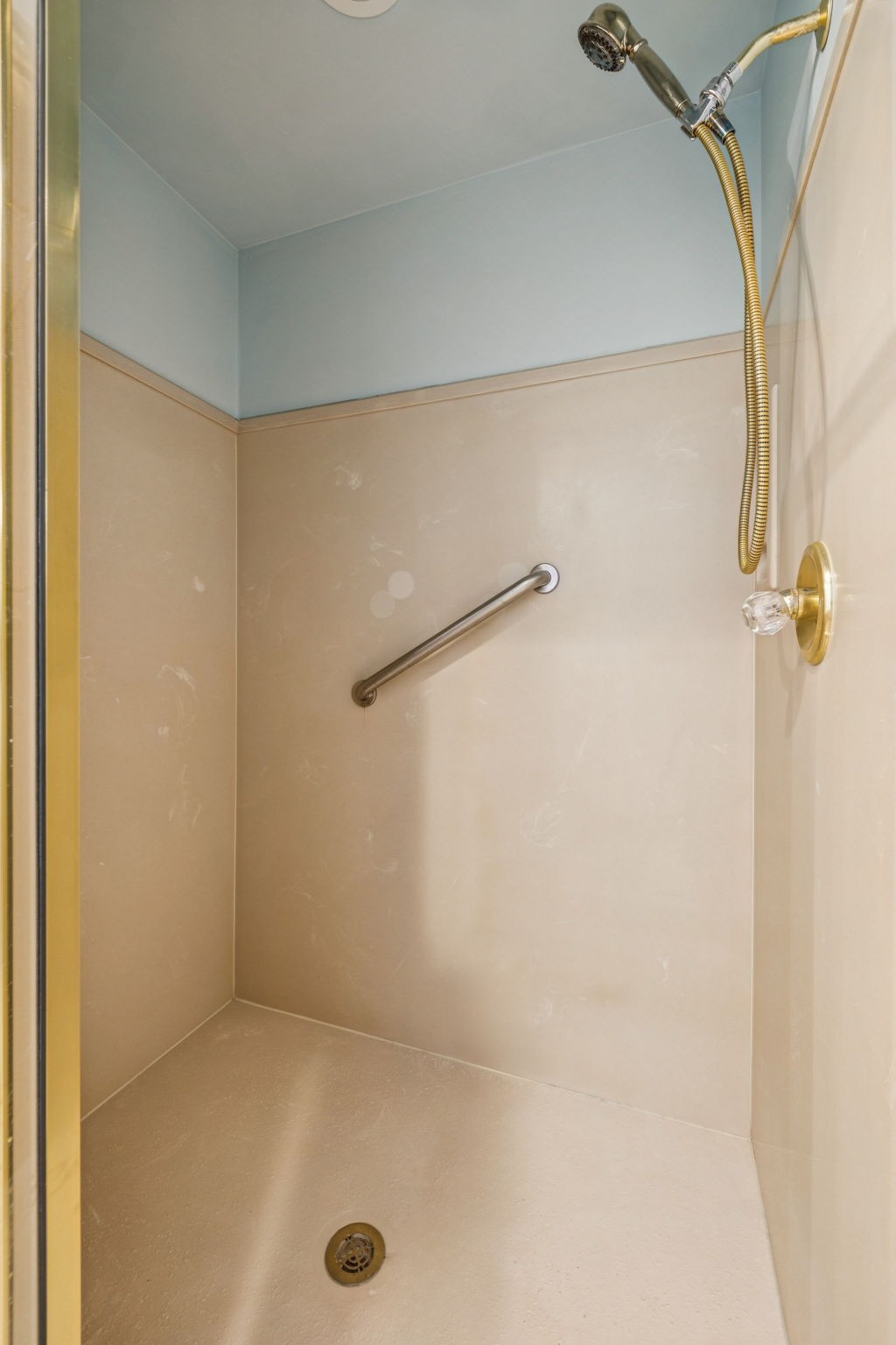 7935 Old Springfield Pike Goodlettsville, TN 37072 - Photo 52 of 82 a view of a room with shelf