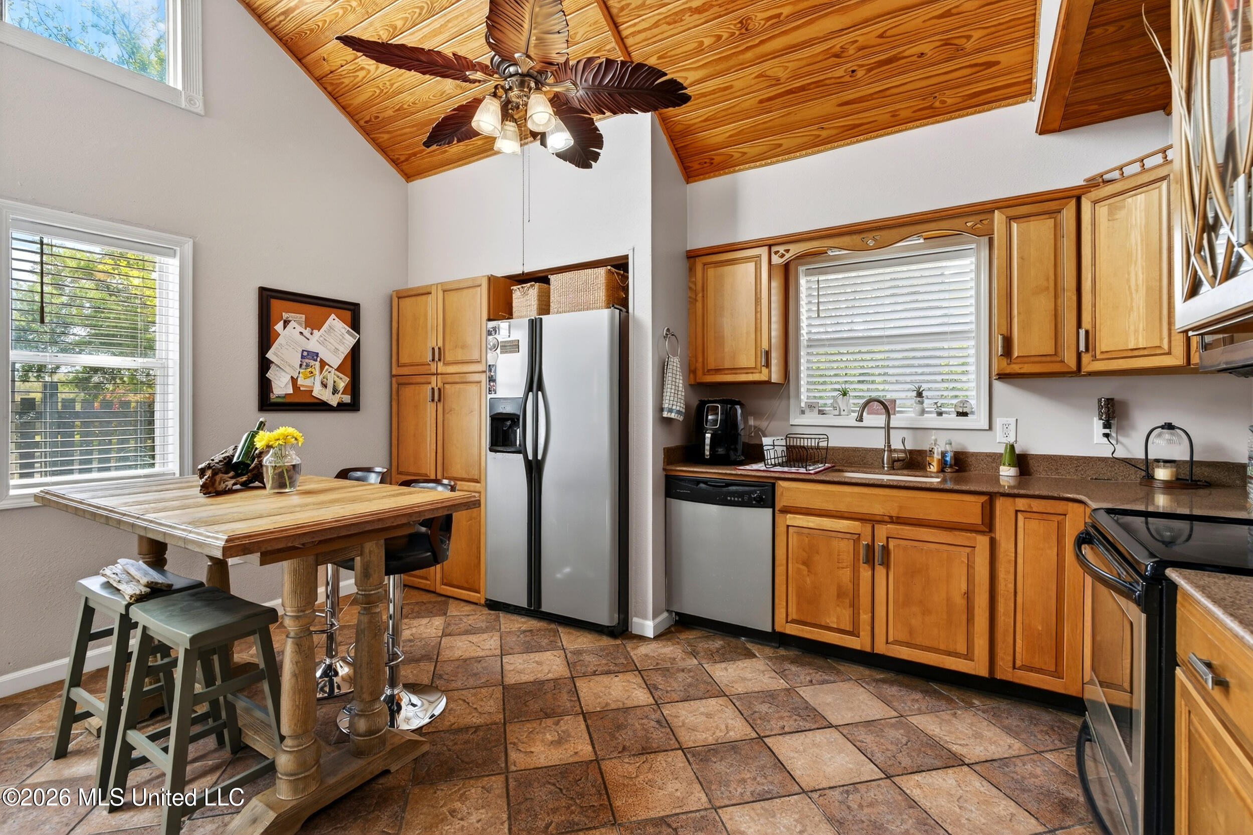 121 Edwards Drive Pass Christian, MS 39571 - Photo 14 of 51 9_kitchen3