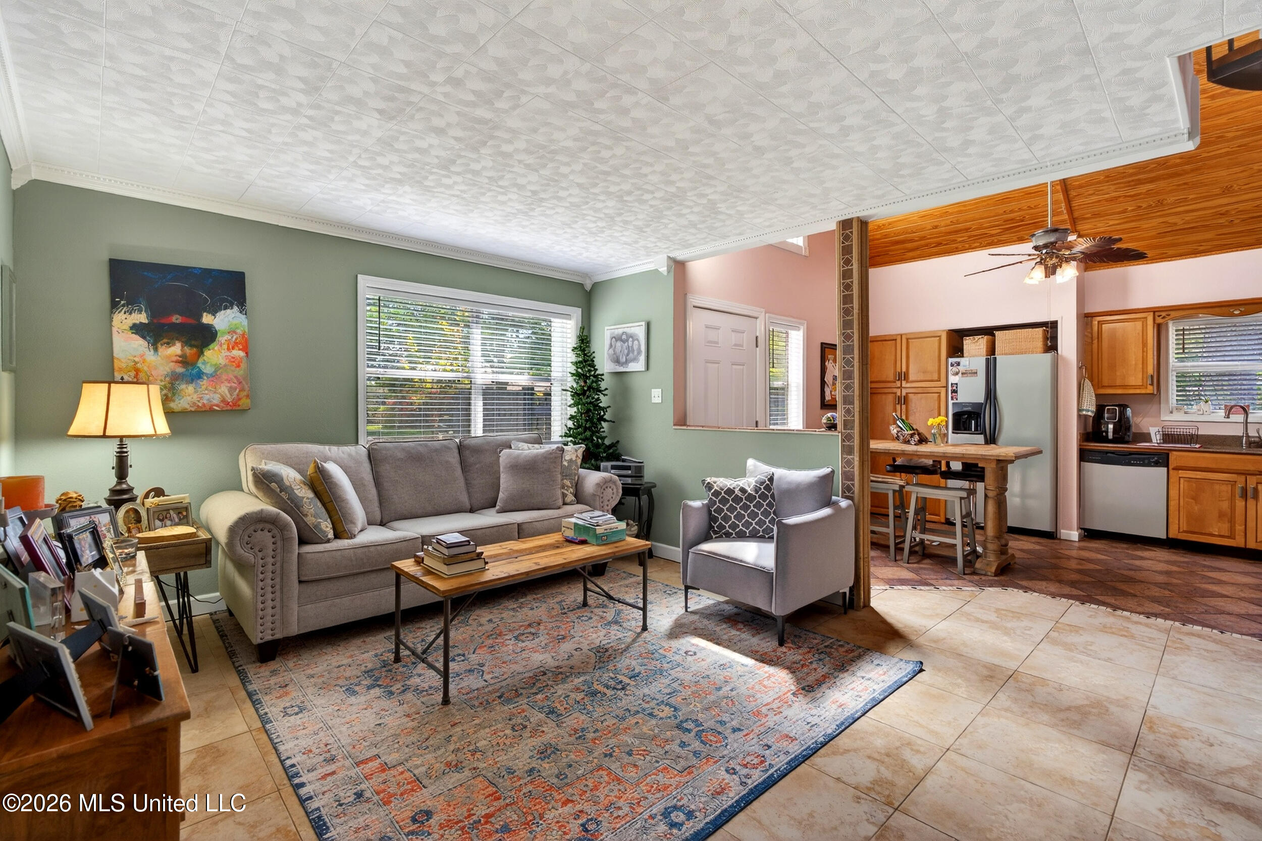 121 Edwards Drive Pass Christian, MS 39571 - Photo 17 of 51 12_livingroom3