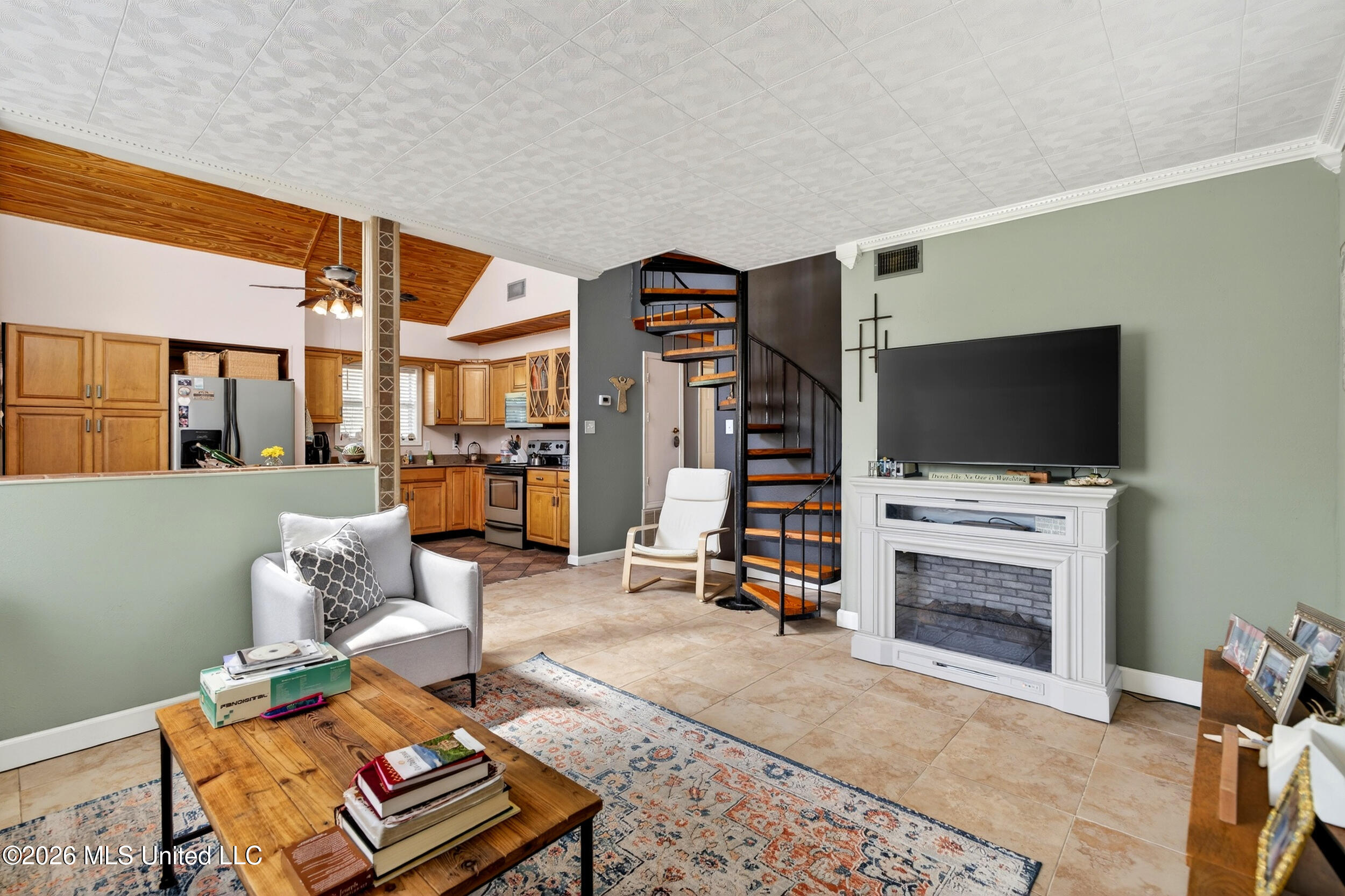 121 Edwards Drive Pass Christian, MS 39571 - Photo 18 of 51 13_livingroom4