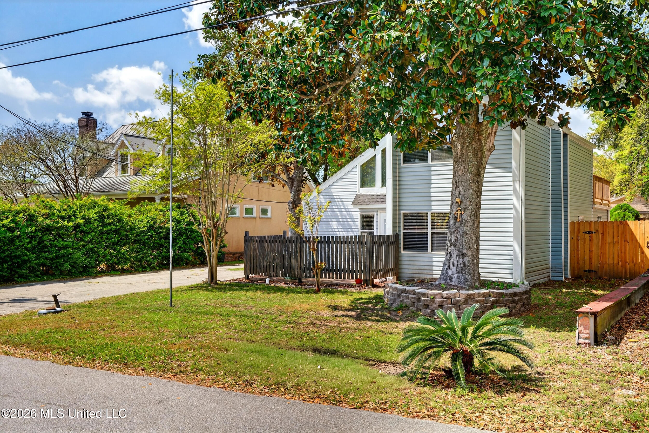 121 Edwards Drive Pass Christian, MS 39571 - Photo 3 of 51 43_frontextra2