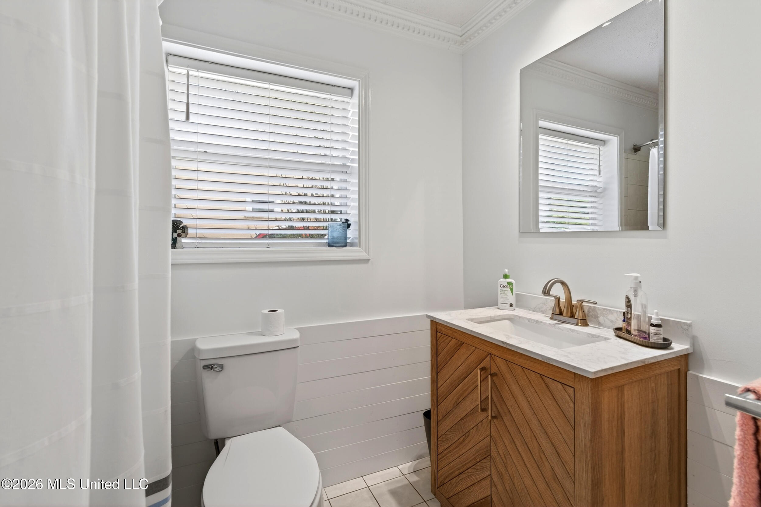 121 Edwards Drive Pass Christian, MS 39571 - Photo 31 of 51 26_bathroom2