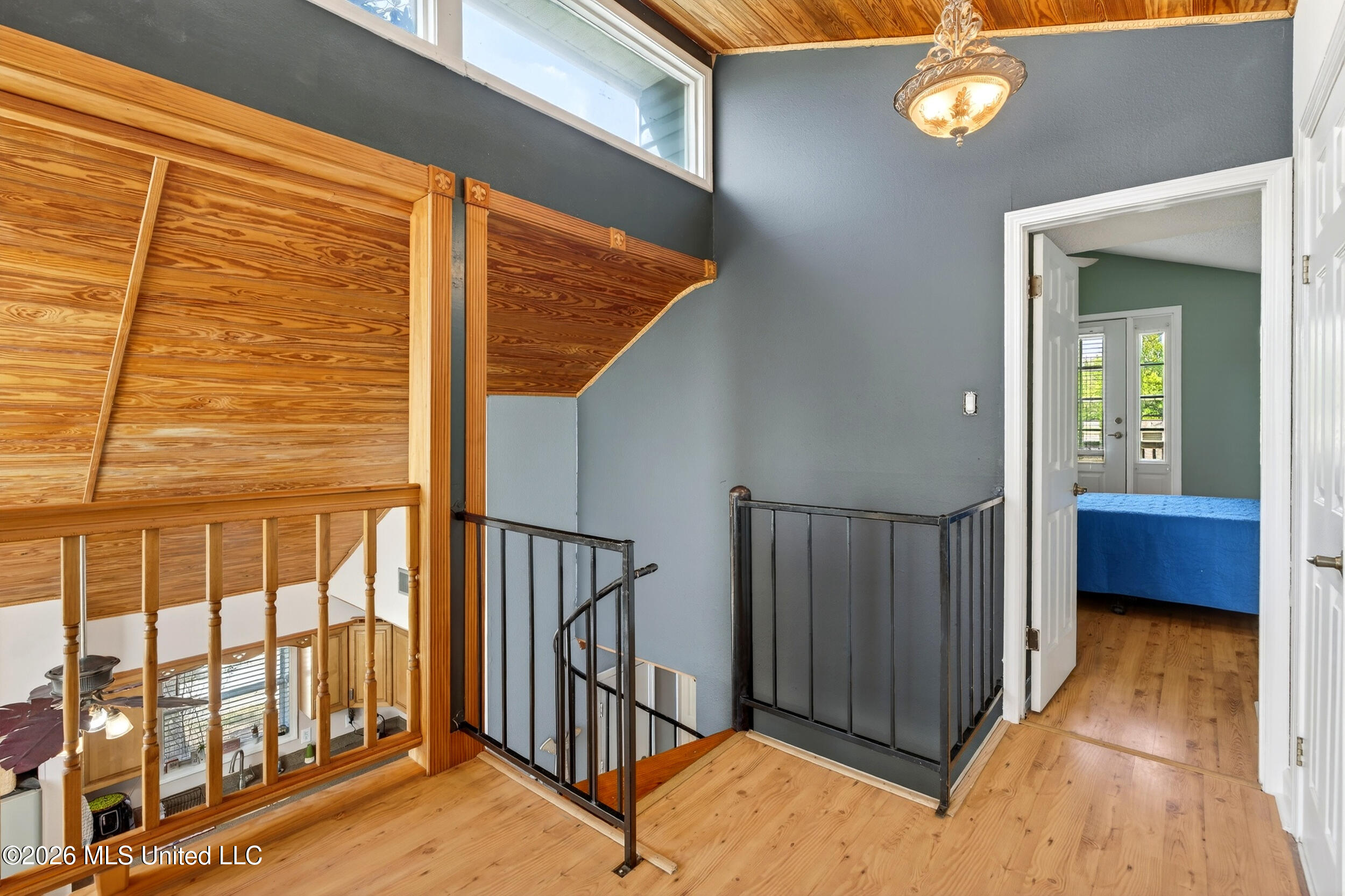 121 Edwards Drive Pass Christian, MS 39571 - Photo 35 of 51 29_upstairsloft1