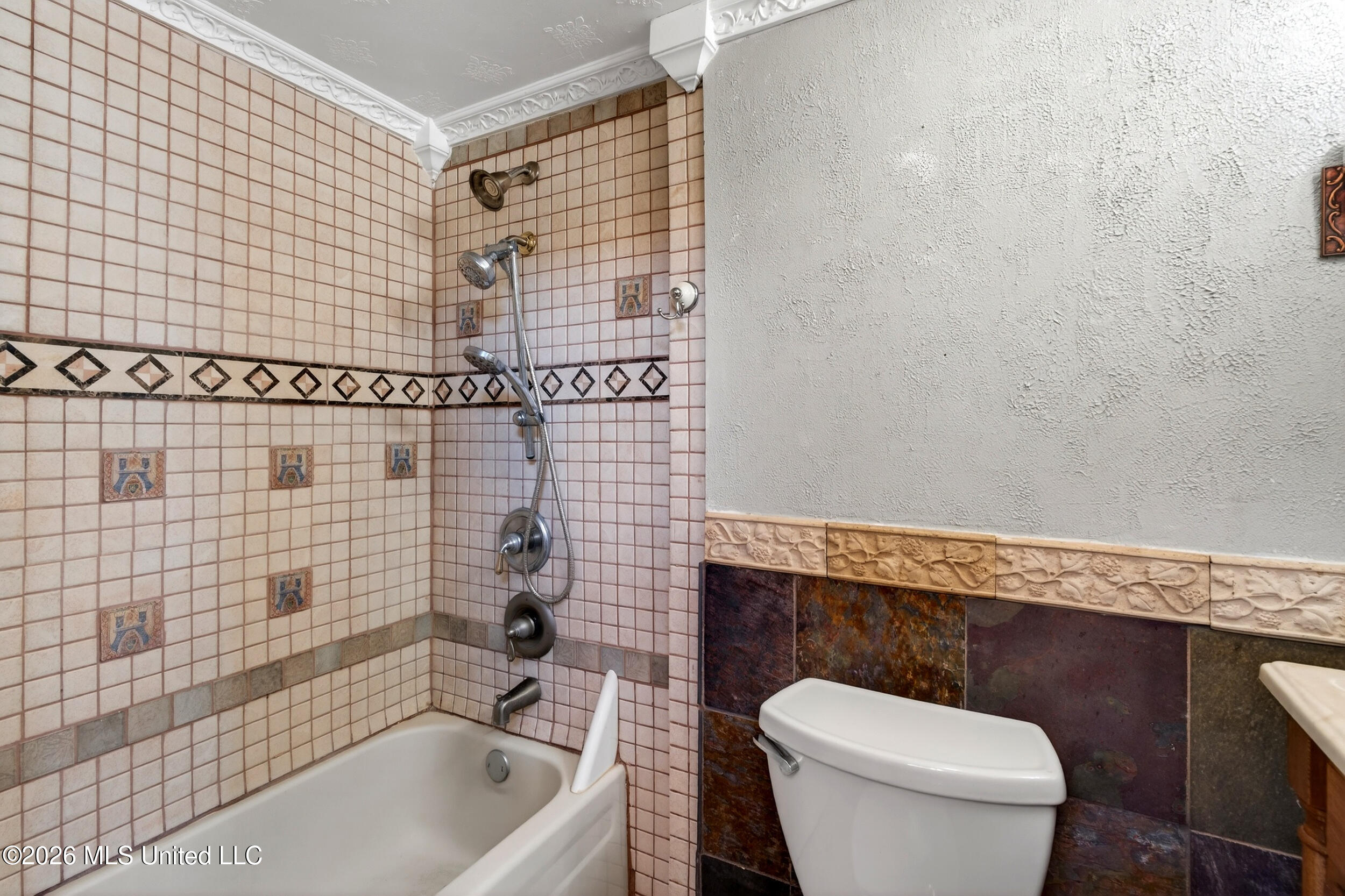 121 Edwards Drive Pass Christian, MS 39571 - Photo 40 of 51 33_upstairsbathroom1