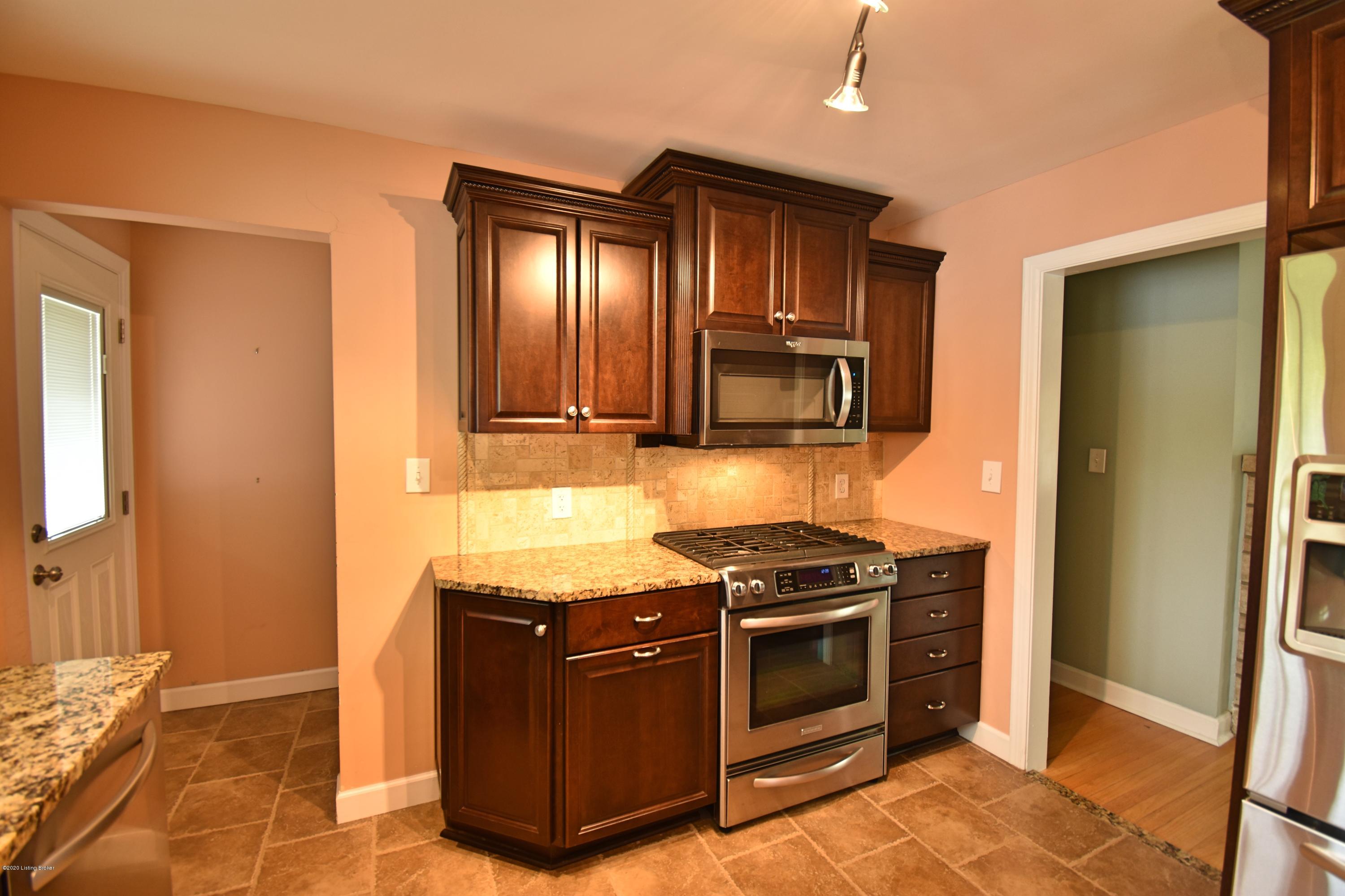 3530 Hanover Road Louisville, KY 40207 - Photo 8 of 38 DSC_4142