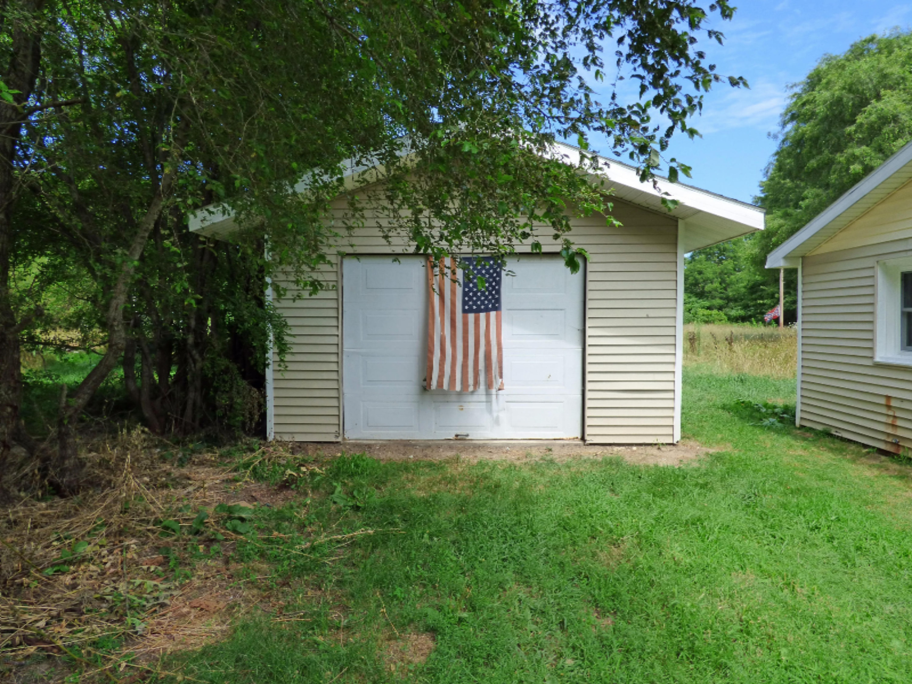 3368 Riverside Road Benton Harbor, MI 49022 - Photo 15 of 16 Garage