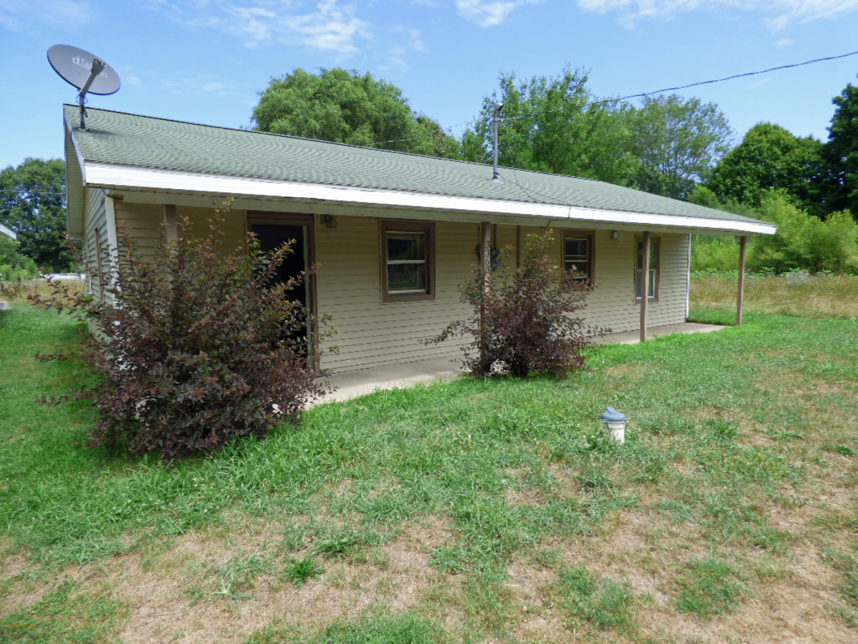 3368 Riverside Road Benton Harbor, MI 49022 - Photo 2 of 16 Ext - front 2