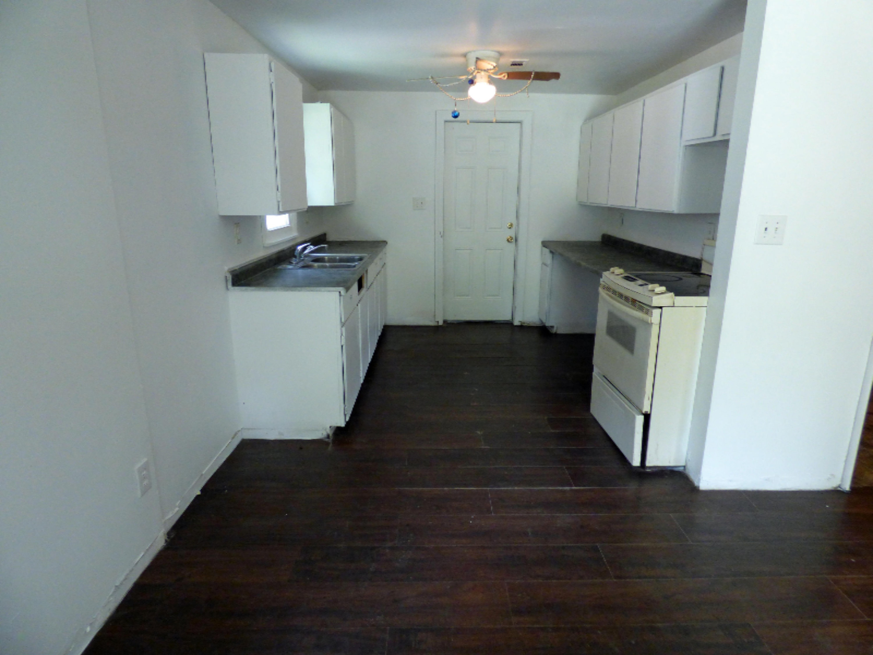 3368 Riverside Road Benton Harbor, MI 49022 - Photo 3 of 16 Kitchen