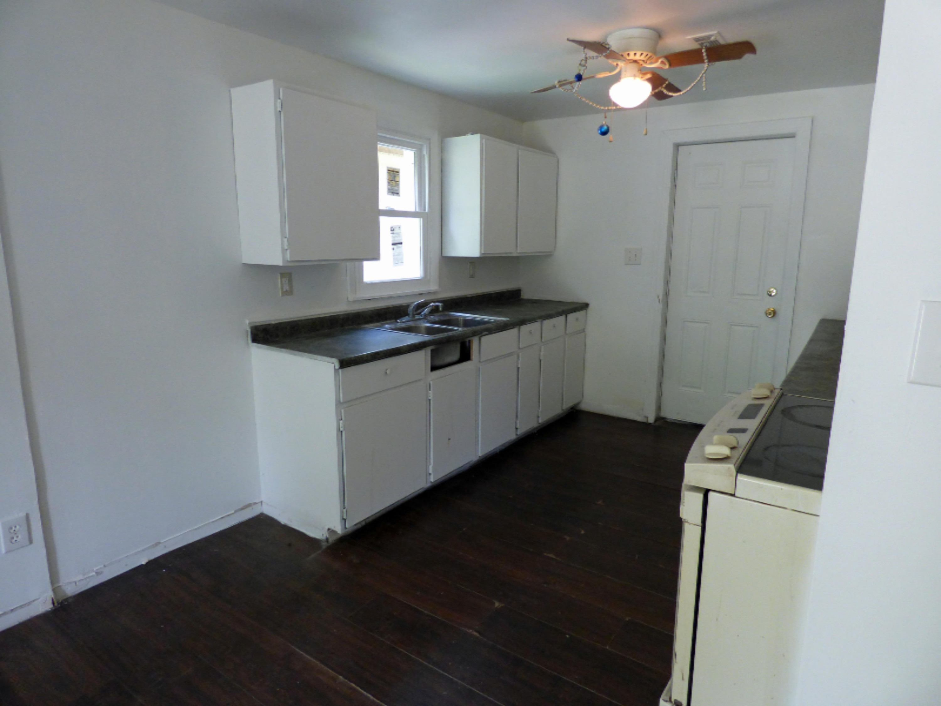 3368 Riverside Road Benton Harbor, MI 49022 - Photo 4 of 16 Kitchen 2
