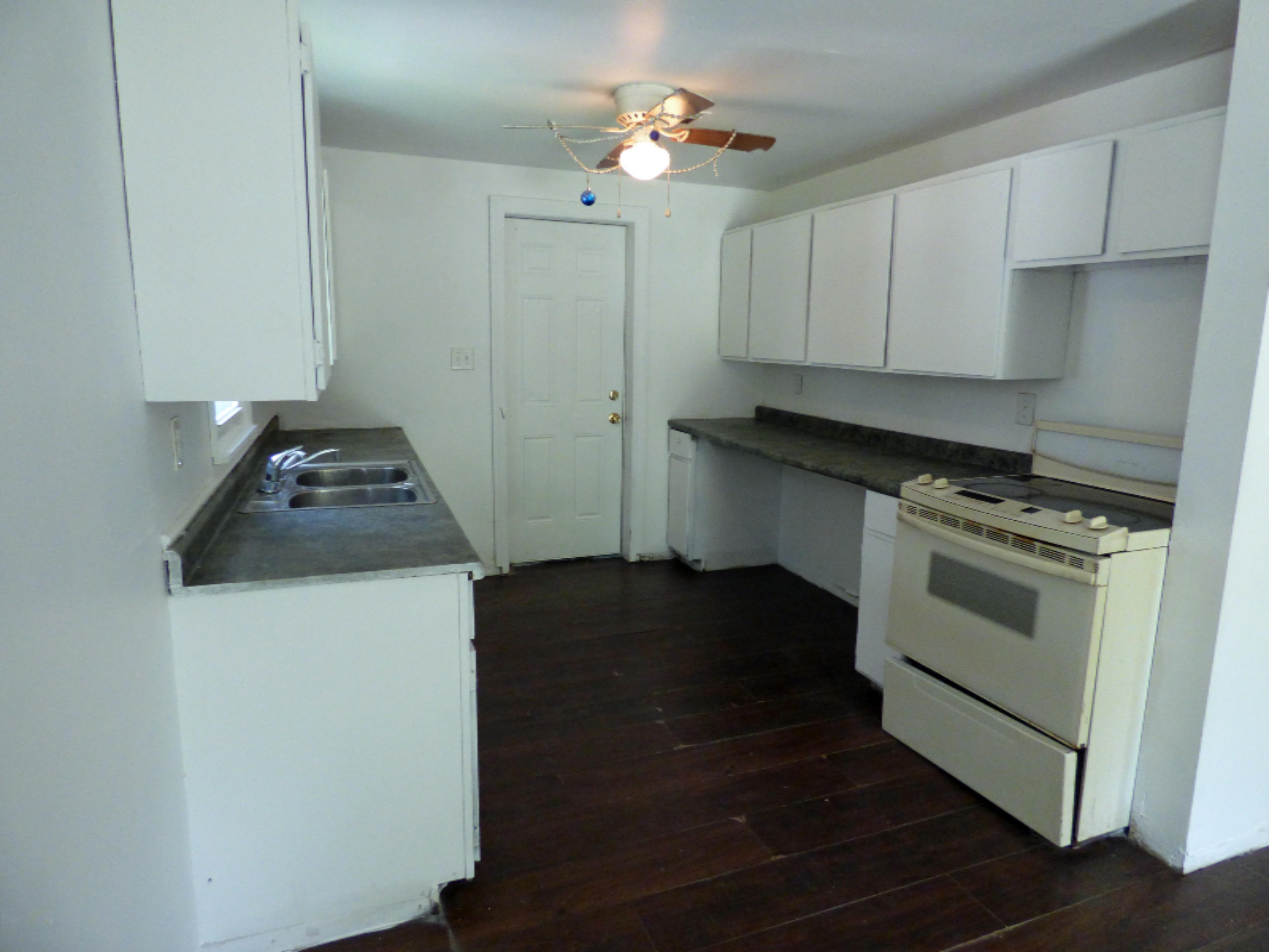 3368 Riverside Road Benton Harbor, MI 49022 - Photo 5 of 16 Kitchen 3