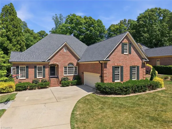 $597,000 | 2904 Willow Oak Drive, Greensboro, NC 27408