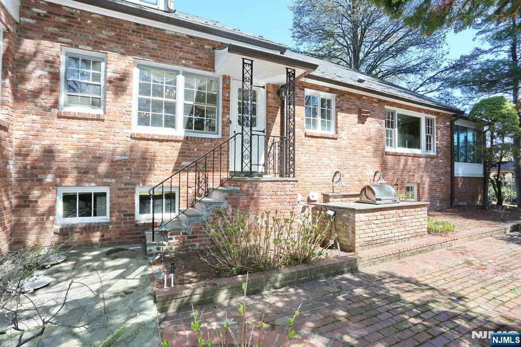 328 West Ridgewood Avenue Ridgewood, NJ 07450 - Photo 45 of 49
