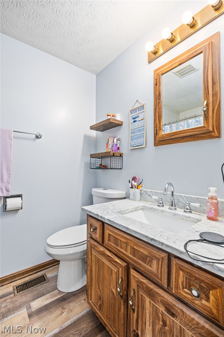 18746 Baird Road Wellington, OH 44090 - Photo 8 of 32