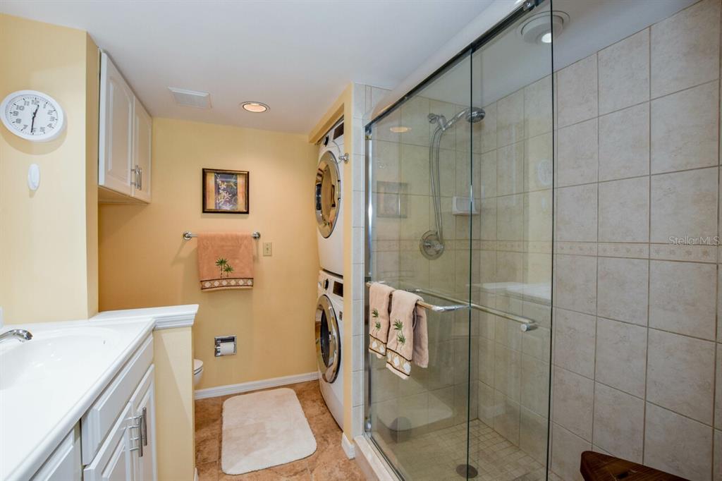 433 Cerromar Lane, Unit 438 Venice, FL 34293 - Photo 19 of 44 a bathroom with a tub sink and shower