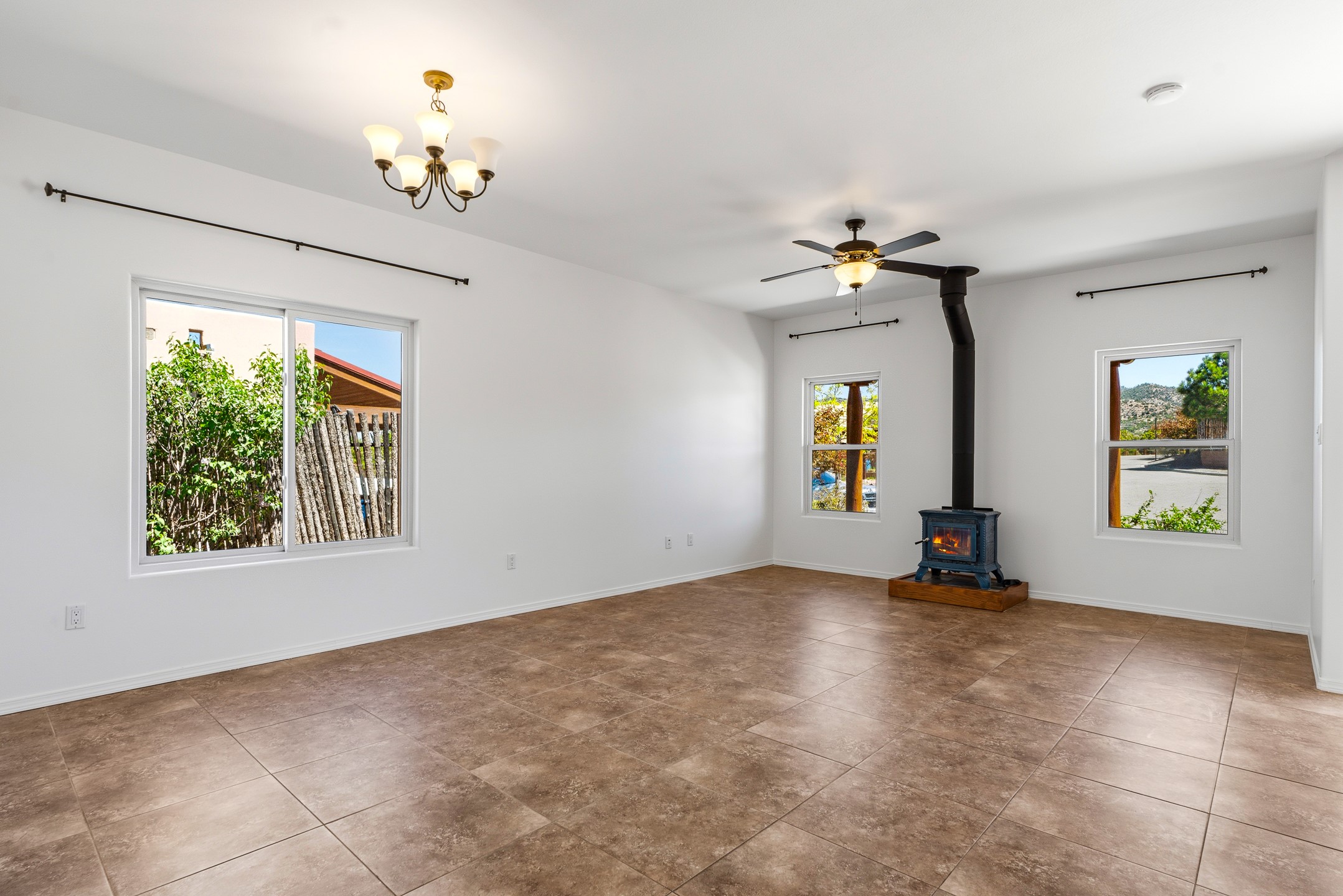 3754 Valmora Road Santa Fe, NM 87505 - Photo 5 of 22 Living room