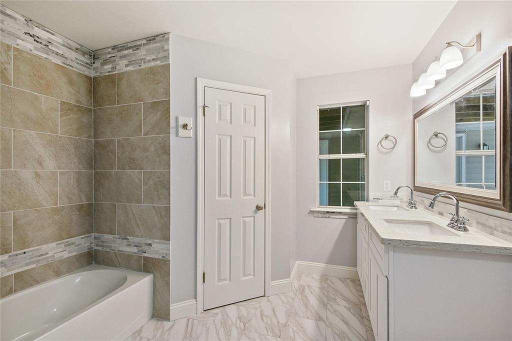 2434 Rue Toulander Street Mandeville, LA 70448 - Photo 5 of 10 Gallery Image 5