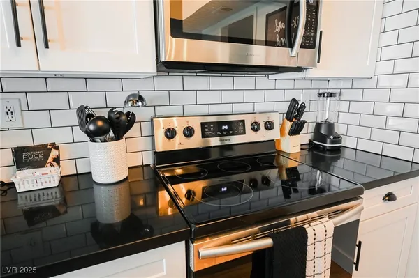 $2,500 | 1640 Crystal Shadows Circle, Las Vegas, NV 89119