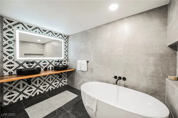 $2,500 | 1640 Crystal Shadows Circle, Las Vegas, NV 89119