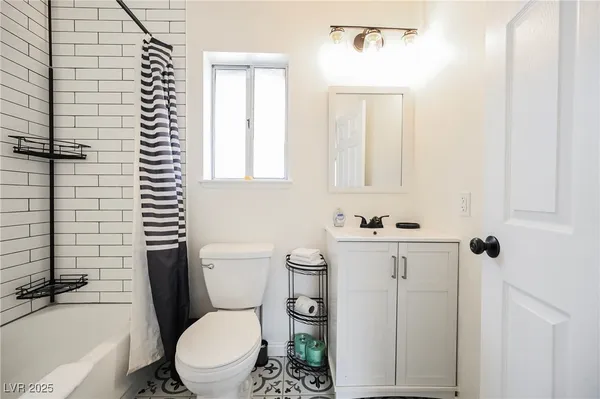 $2,500 | 1640 Crystal Shadows Circle, Las Vegas, NV 89119