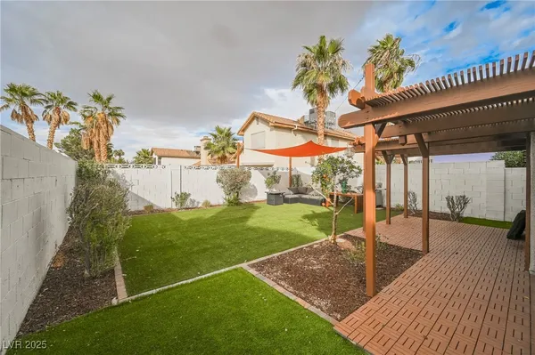 $2,500 | 1640 Crystal Shadows Circle, Las Vegas, NV 89119