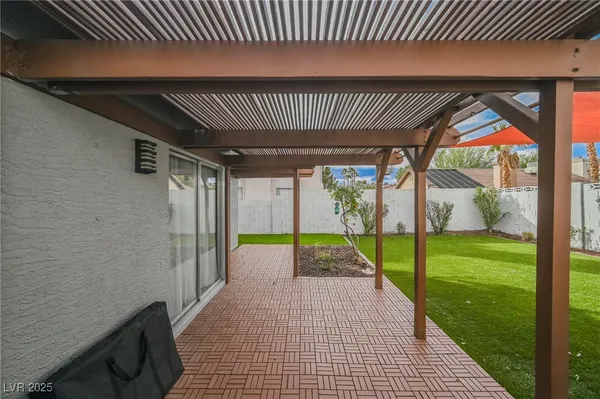 $2,500 | 1640 Crystal Shadows Circle, Las Vegas, NV 89119