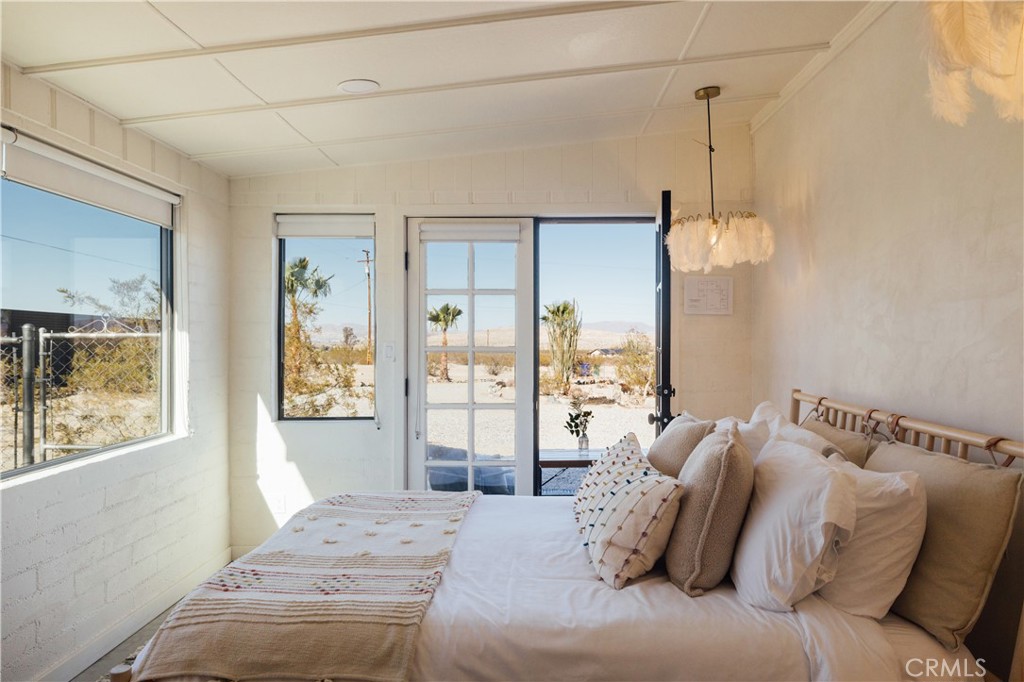 75243 Sullivan Road Twentynine Palms, CA 92277 - Photo 16 of 62 a bedroom with a large bed and a window