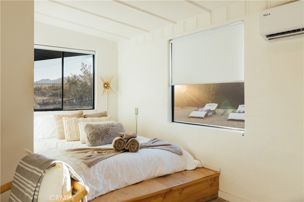 75243 Sullivan Road Twentynine Palms, CA 92277 - Photo 43 of 62 a bedroom with a bed and a window