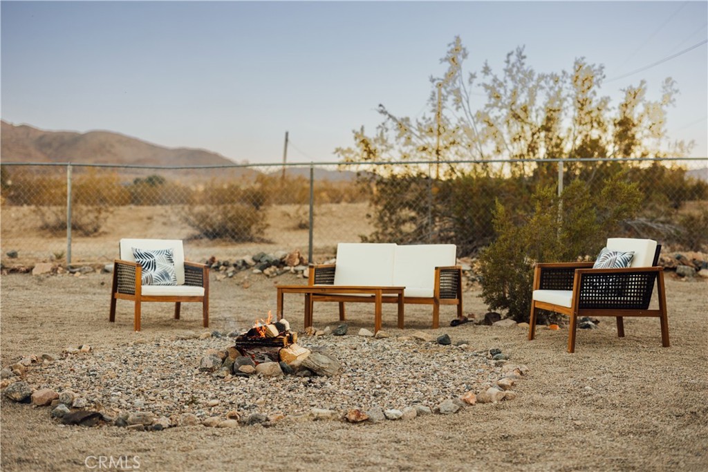 75243 Sullivan Road Twentynine Palms, CA 92277 - Photo 53 of 62 a view of a terrace with sitting area