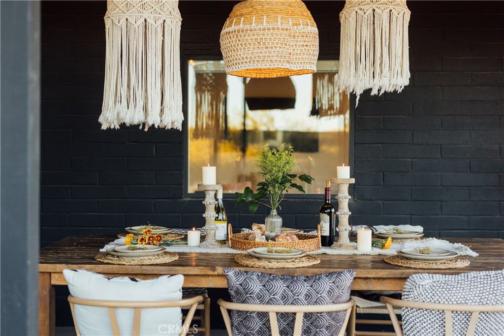 75243 Sullivan Road Twentynine Palms, CA 92277 - Photo 54 of 62 a dining room with furniture and a potted plant