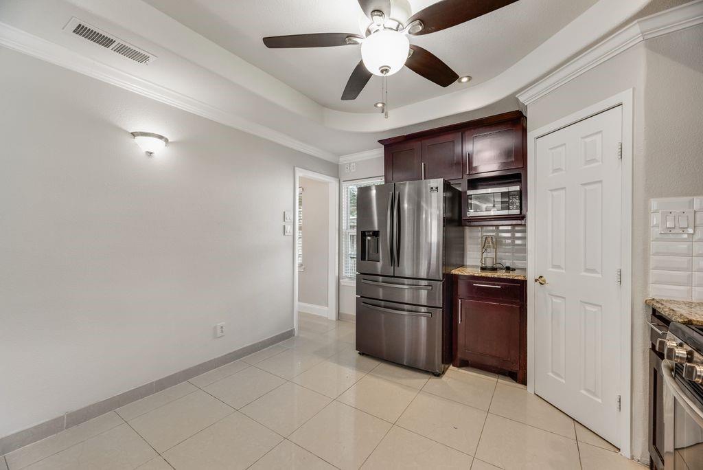 121 Dallas Drive Euless, TX 76039 - Photo 12 of 28