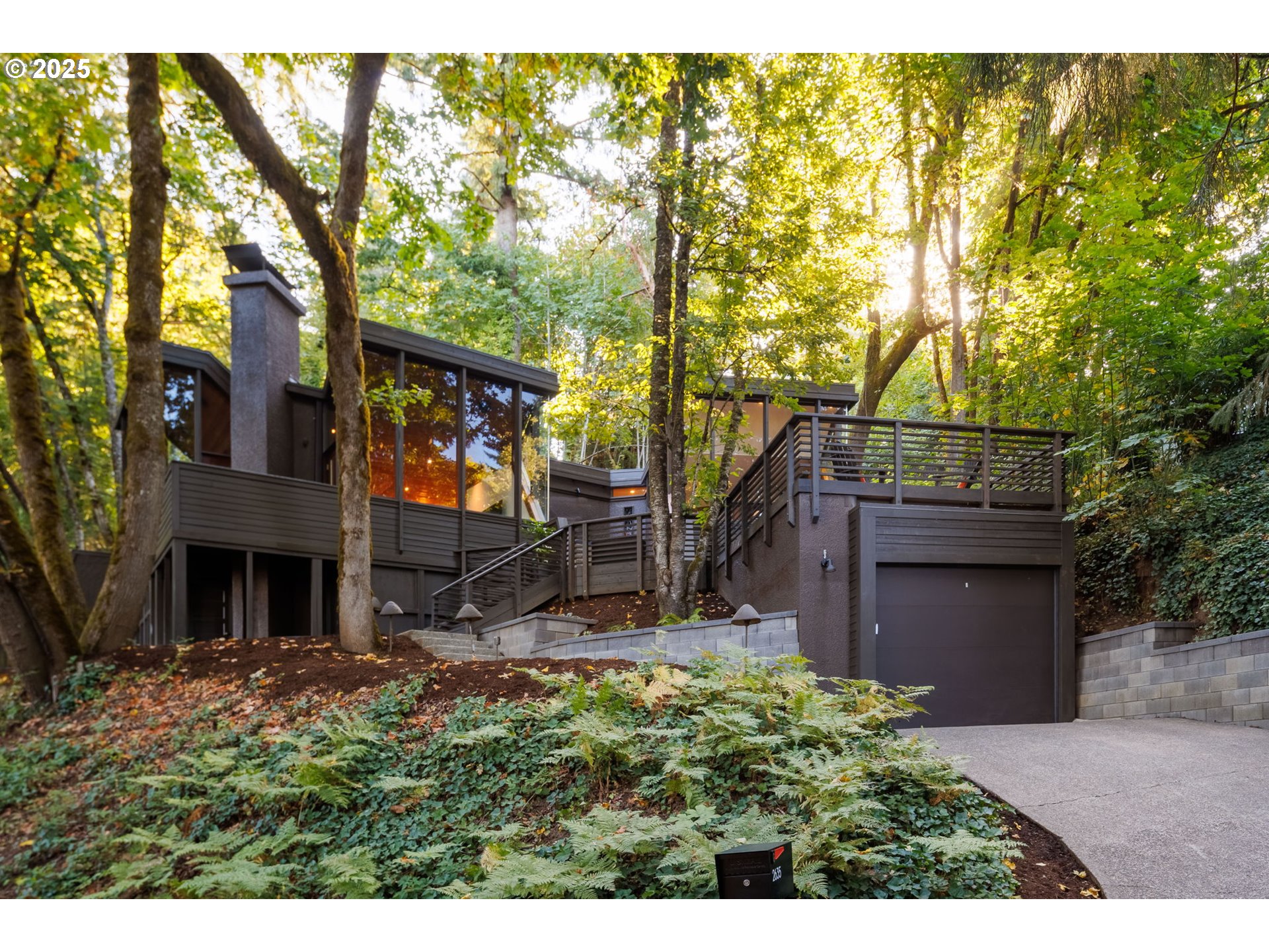 2635 Cresta De Ruta Street Eugene, OR 97403 - Photo 2 of 48 Garage