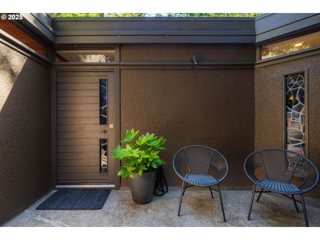 $1,095,000 | 2635 Cresta De Ruta Street, Eugene, OR 97403
